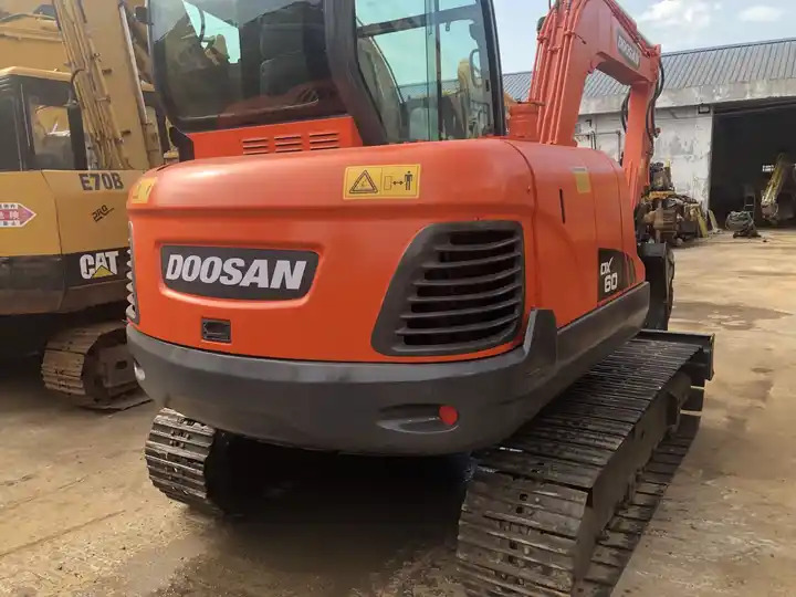 Doosan excavator used dx60 dh60 dx55 dh55 mini excavator 6 ton mini excavator free shipping - Гусеничный экскаватор: фото 3 Doosan excavator used dx60 dh60 dx55 dh55 mini excavator 6 ton mini excavator free shipping - Гусеничный экскаватор: фото 3