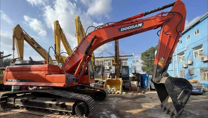 New arrival Used Machinery Doosan300 dx300lc Hydraulic Crawler Backhoe Digger 30ton Used Excavator Doosan DX300LC - Гусеничный экскаватор: фото 1 New arrival Used Machinery Doosan300 dx300lc Hydraulic Crawler Backhoe Digger 30ton Used Excavator Doosan DX300LC - Гусеничный экскаватор: фото 1