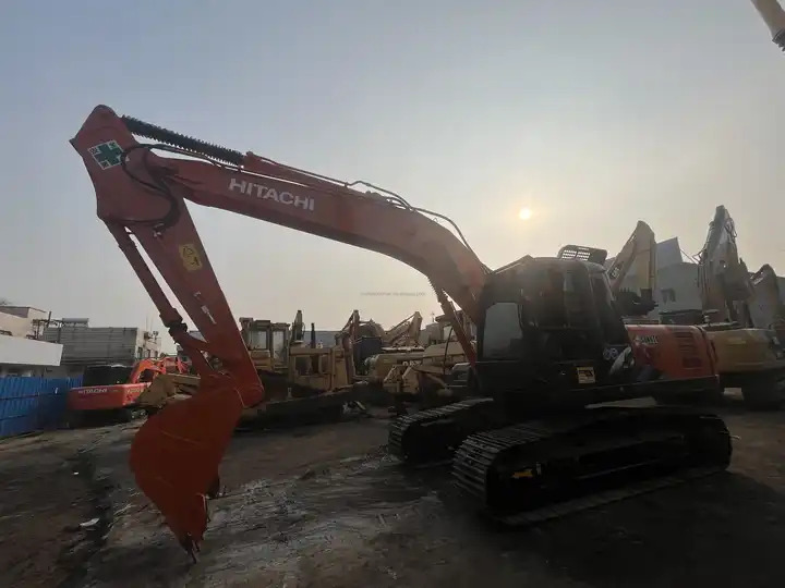 Original Japan cheap used hitachi zaxis 200 zx200-3g crawler excavator Weight 20 ton Construction on Sale - Гусеничный экскаватор: фото 4 Original Japan cheap used hitachi zaxis 200 zx200-3g crawler excavator Weight 20 ton Construction on Sale - Гусеничный экскаватор: фото 4