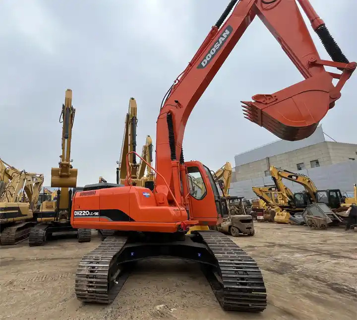Used original Korea Doosan 20 ton excavator with cheap price and good condition DOOSAN Dx220LC-9e - Гусеничный экскаватор: фото 5 Used original Korea Doosan 20 ton excavator with cheap price and good condition DOOSAN Dx220LC-9e - Гусеничный экскаватор: фото 5