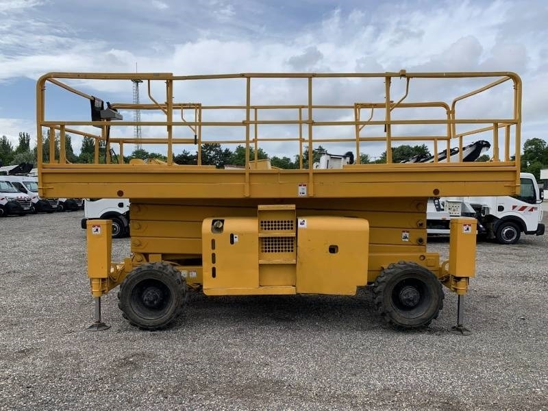 Haulotte H15SXL - 15m, 4x4, diesel - Ножничный подъемник: фото 5 Haulotte H15SXL - 15m, 4x4, diesel - Ножничный подъемник: фото 5