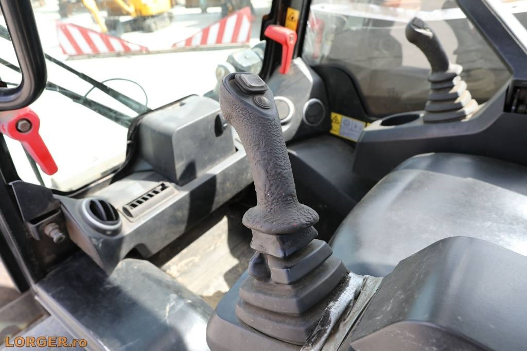 Мини-погрузчик с бортовым поворотом JCB 260 ECO: фото 9