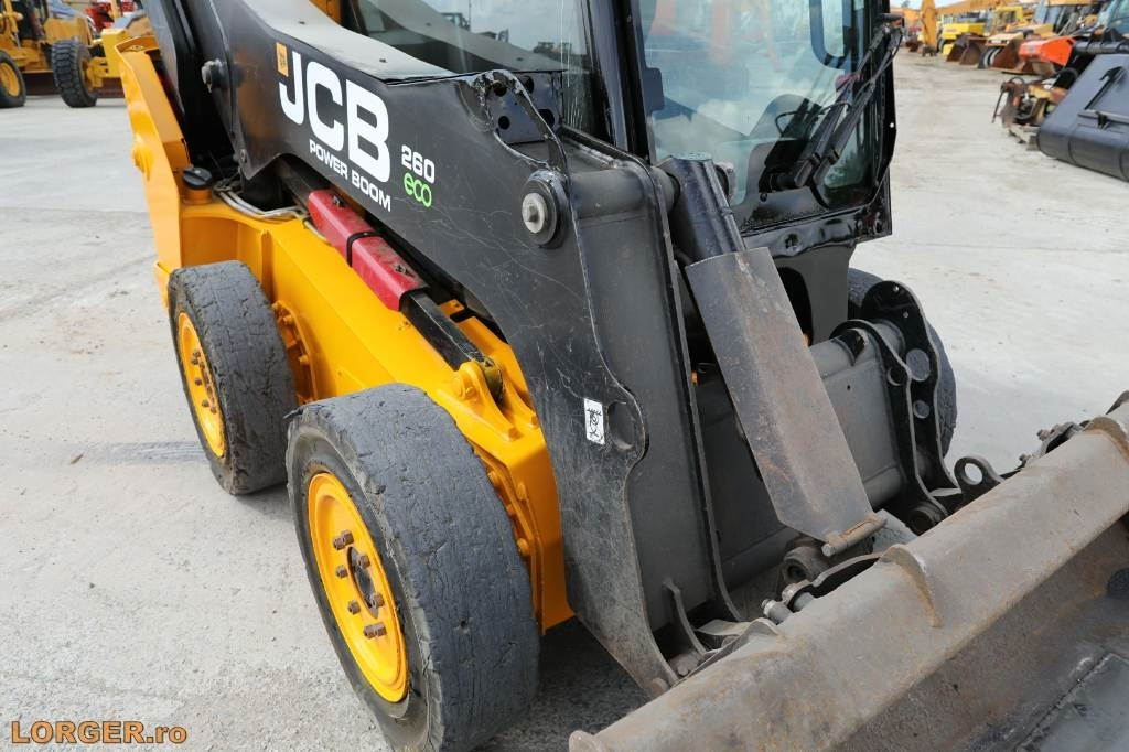 Мини-погрузчик с бортовым поворотом JCB 260 ECO: фото 6