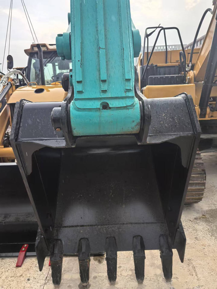 KOBELCO SK200 - Гусеничный экскаватор: фото 3 KOBELCO SK200 - Гусеничный экскаватор: фото 3