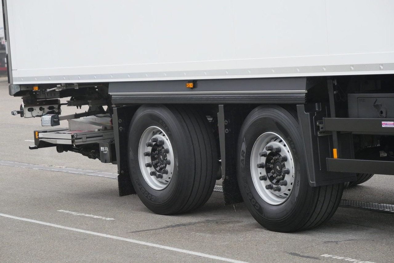 Schmitz Cargobull SKO 18/ LZG CITY FP 45 / LBW 2000 kg / CARR /TRI - Полуприцеп-фургон: фото 4 Schmitz Cargobull SKO 18/ LZG CITY FP 45 / LBW 2000 kg / CARR /TRI - Полуприцеп-фургон: фото 4