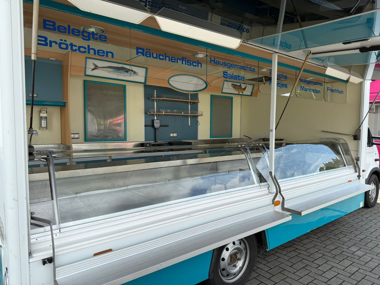 Renault Borco Höhns Fischmobil - Торговый грузовик: фото 2 Renault Borco Höhns Fischmobil - Торговый грузовик: фото 2