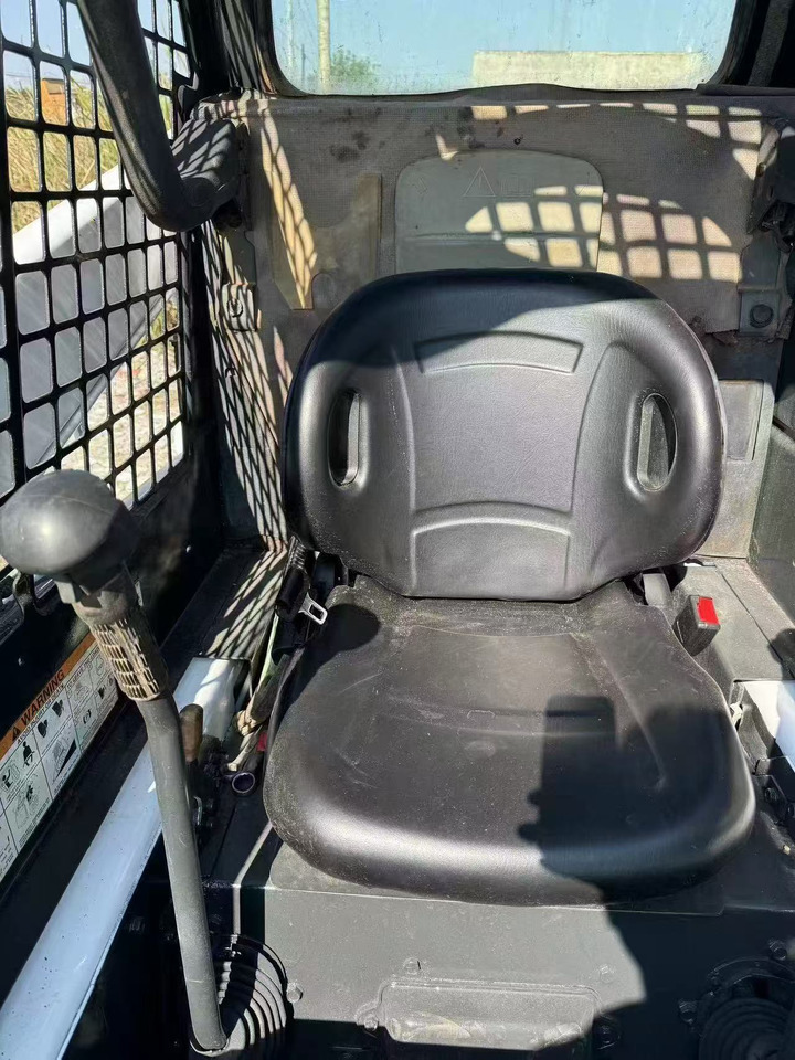 Bobcat S130 - Мини-погрузчик с бортовым поворотом: фото 5 Bobcat S130 - Мини-погрузчик с бортовым поворотом: фото 5