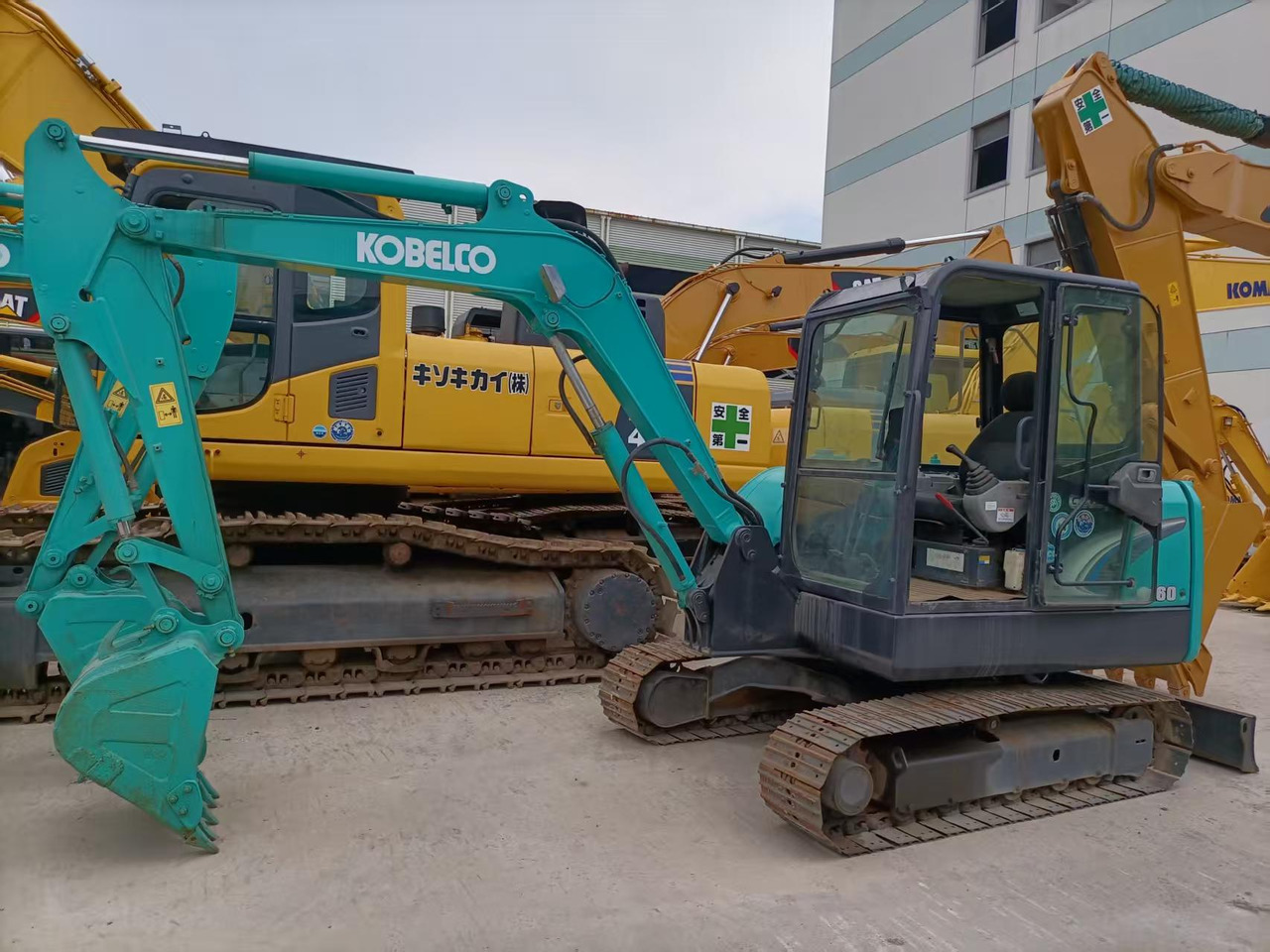 Kobelco SK60 - Мини-экскаватор: фото 1 Kobelco SK60 - Мини-экскаватор: фото 1