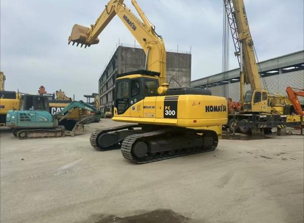 Komatsu pc300 - Гусеничный экскаватор: фото 3 Komatsu pc300 - Гусеничный экскаватор: фото 3