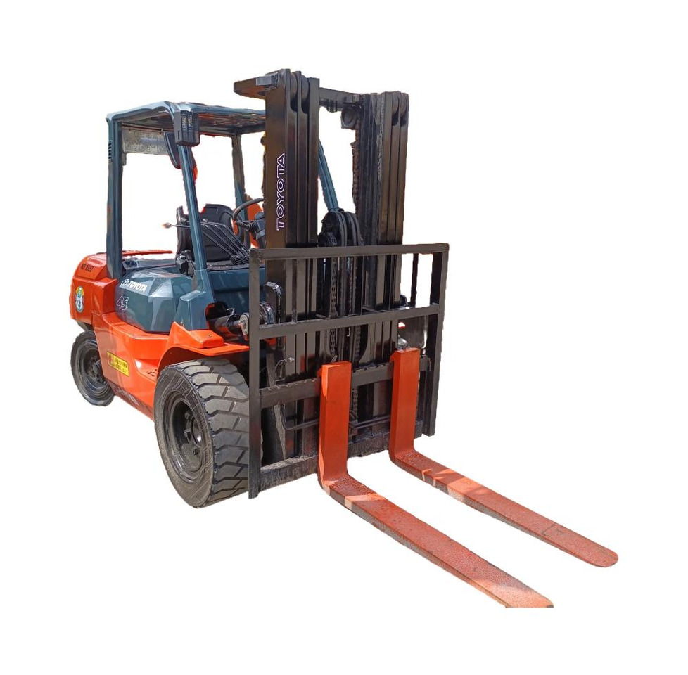 Toyota - Дизельный погрузчик: фото 1 Toyota - Дизельный погрузчик: фото 1