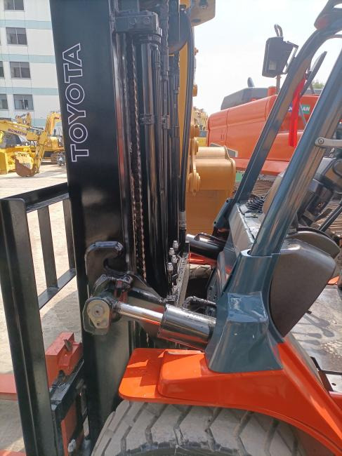 Toyota - Дизельный погрузчик: фото 5 Toyota - Дизельный погрузчик: фото 5