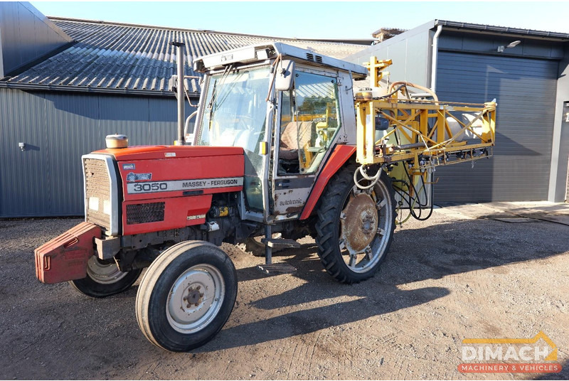 Massey Ferguson 3050 NL tractor 2wd met Dubex 21 meter spuit - Трактор: фото 1 Massey Ferguson 3050 NL tractor 2wd met Dubex 21 meter spuit - Трактор: фото 1