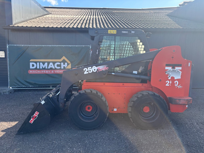 Thomas 250 new bucket! TOP!! 3600 kilo - Мини-погрузчик с бортовым поворотом: фото 1 Thomas 250 new bucket! TOP!! 3600 kilo - Мини-погрузчик с бортовым поворотом: фото 1