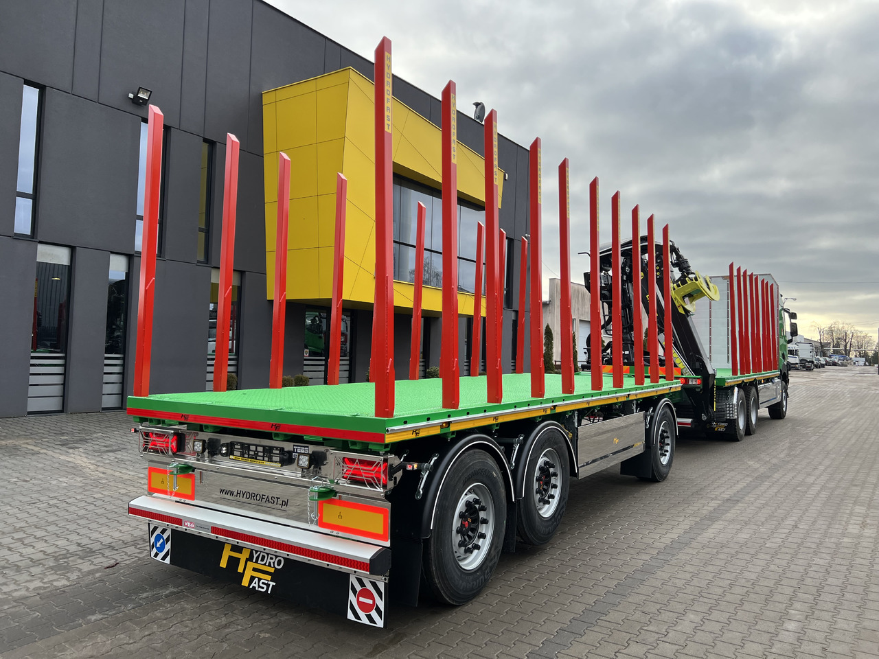 Новый Лесовоз, Автоманипулятор для транспортировки леса RENAULT Gama K  520 6x4  zabudowa  platforma 3 osiowa z żurawiem: фото 6