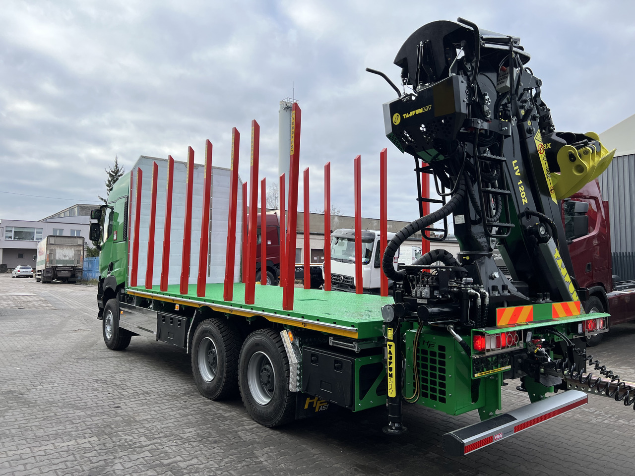 Новый Лесовоз, Автоманипулятор для транспортировки леса RENAULT Gama K  520 6x4  zabudowa  platforma 3 osiowa z żurawiem: фото 8