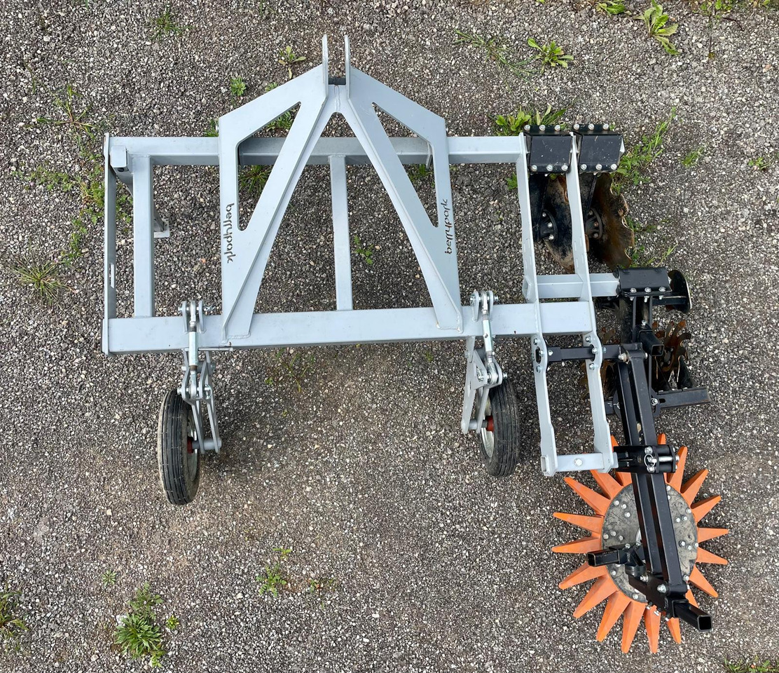 Berrypark Roll- und Fingerhacke / Orchard Weeder / Sarcleuse arboricole / Pielnik sadowniczy - Культиватор: фото 4 Berrypark Roll- und Fingerhacke / Orchard Weeder / Sarcleuse arboricole / Pielnik sadowniczy - Культиватор: фото 4