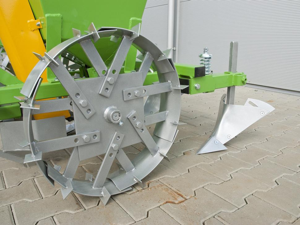 Bomet Kartoffelpflanzmaschine / Potato planter / Planteuse de pomme de terre / Piantapatate / Sadzarka ziemniaków - Картофелесажалка: фото 4 Bomet Kartoffelpflanzmaschine / Potato planter / Planteuse de pomme de terre / Piantapatate / Sadzarka ziemniaków - Картофелесажалка: фото 4