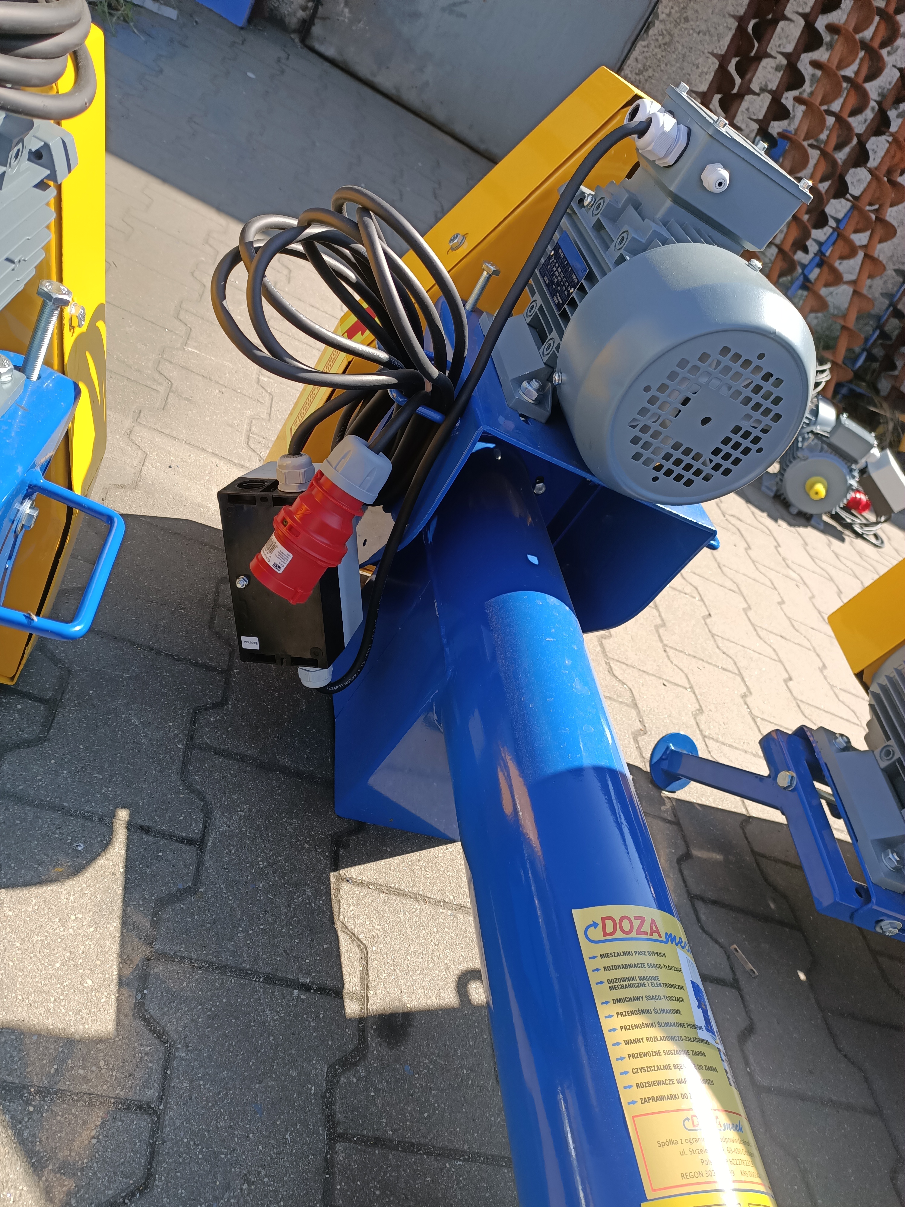 Dozamech Förderschnecke / Screw conveyor / Convoyeur a vis / Transportador de tornillo / Trasportatore a coclea / Шнековый конвейер / Przenośnik ślimakowy T-403 - Конвейер: фото 5 Dozamech Förderschnecke / Screw conveyor / Convoyeur a vis / Transportador de tornillo / Trasportatore a coclea / Шнековый конвейер / Przenośnik ślimakowy T-403 - Конвейер: фото 5