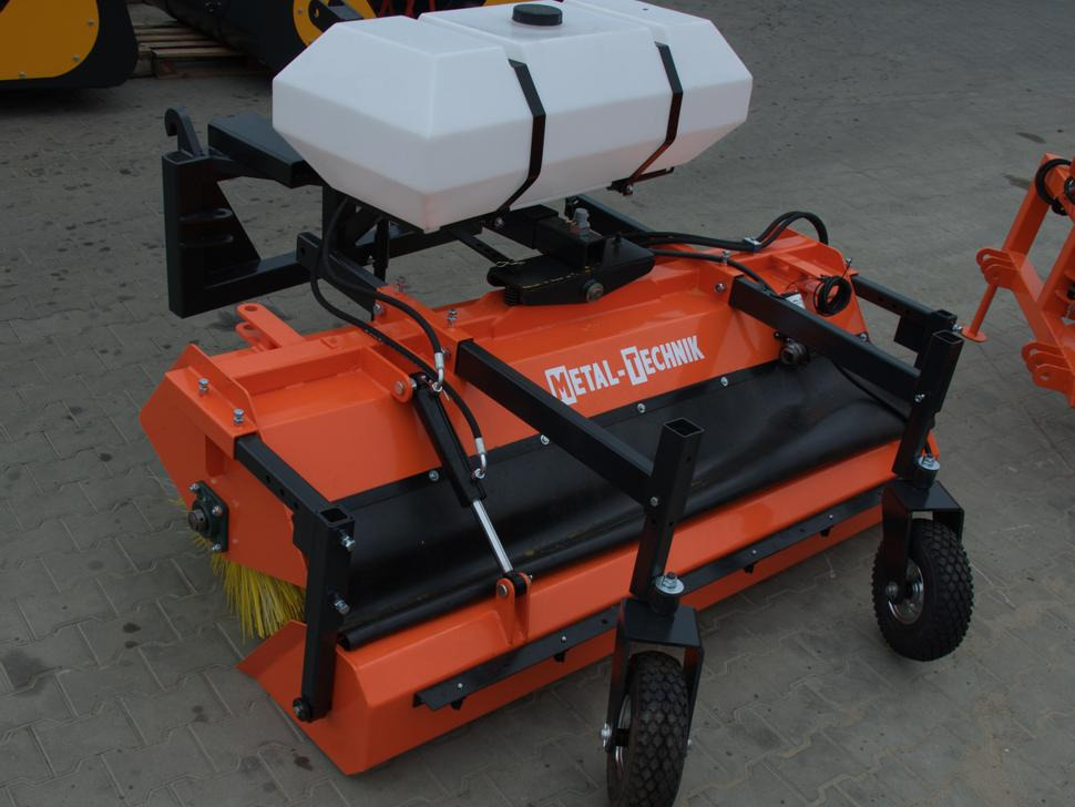 METAL-TECHNIK Kehrmaschine / Sweeper / Balayeuse / Spazzolatrice / Подметательно-уборочная машина / Zamiatarka 2 m - Щетка для Фронтальных погрузчиков для тракторов: фото 2 METAL-TECHNIK Kehrmaschine / Sweeper / Balayeuse / Spazzolatrice / Подметательно-уборочная машина / Zamiatarka 2 m - Щетка для Фронтальных погрузчиков для тракторов: фото 2