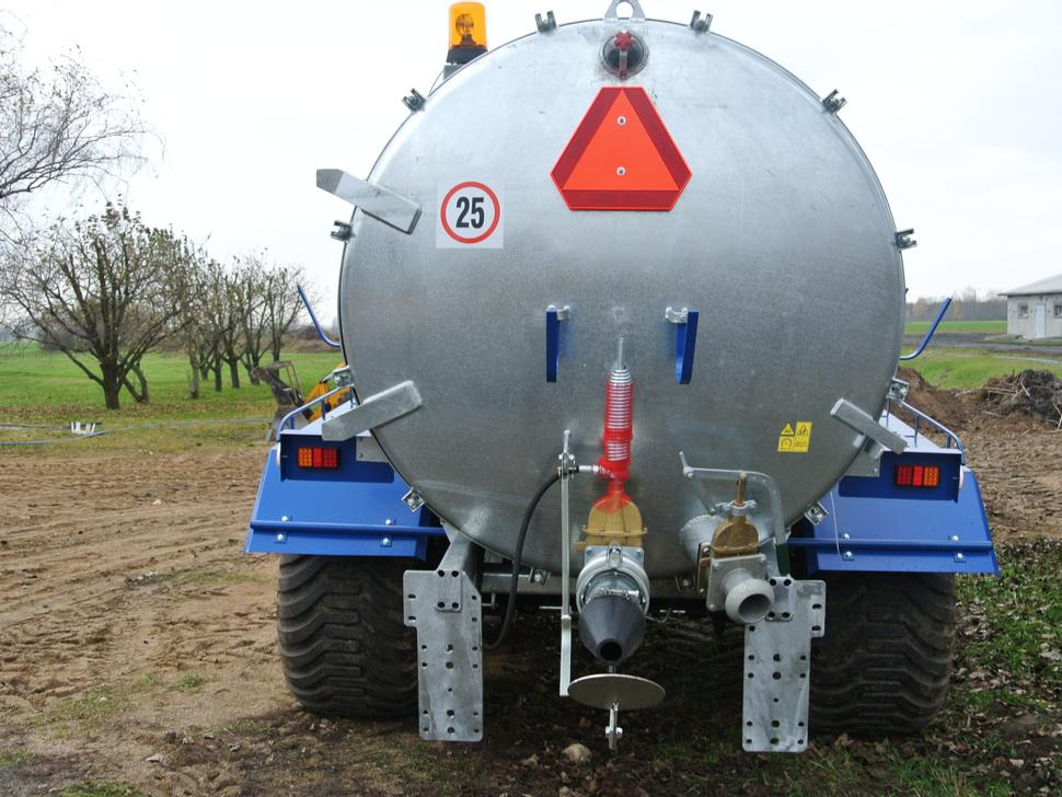Marco-Polo Gülletankwagen / Slurry tanker / Epandeur à lisier / Cisterna per liquami / Сisterna de estiércol líquido / Цистерна для жидкого органического удобрения / Wóz asenizacyjny 12 000 - Цистерна для жидкого навоза: фото 4 Marco-Polo Gülletankwagen / Slurry tanker / Epandeur à lisier / Cisterna per liquami / Сisterna de estiércol líquido / Цистерна для жидкого органического удобрения / Wóz asenizacyjny 12 000 - Цистерна для жидкого навоза: фото 4