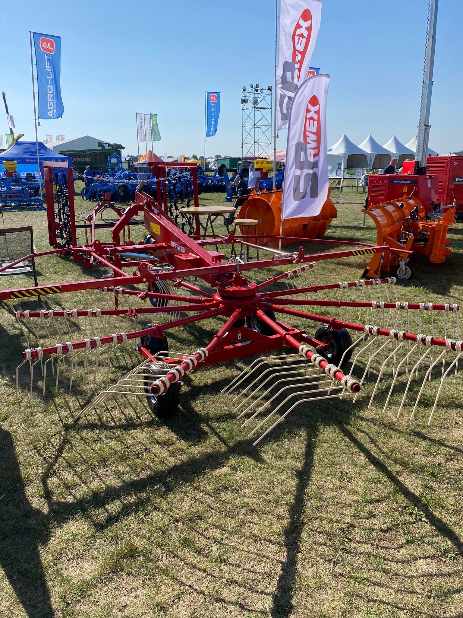 Spawex Kreiselschwader / Rake / Andaineur / Rastrillo / Rastrello / Zgrabiarka 4,5 m - Сеноворошилка: фото 1 Spawex Kreiselschwader / Rake / Andaineur / Rastrillo / Rastrello / Zgrabiarka 4,5 m - Сеноворошилка: фото 1