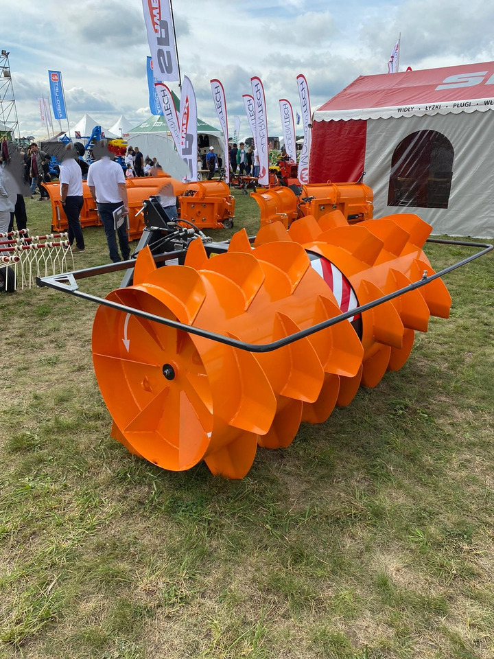 Spawex Silowalze / Silage spreader / Épandeur d'ensilage / Spandiconcime / Esparcidor de forraje verde / Кормораспределитель / Rozgarniacz do zielonki Tornado 2,2 m - Техника для сенозаготовки: фото 1 Spawex Silowalze / Silage spreader / Épandeur d'ensilage / Spandiconcime / Esparcidor de forraje verde / Кормораспределитель / Rozgarniacz do zielonki Tornado 2,2 m - Техника для сенозаготовки: фото 1