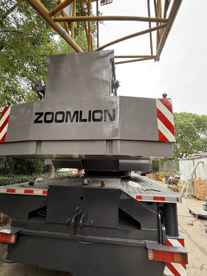 ZOOMLION ZTC700V1 - Мобильный кран: фото 4 ZOOMLION ZTC700V1 - Мобильный кран: фото 4