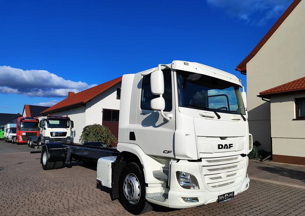 DAF CF 300 4X2 18T EURO 6 SILNIK 11L RAMA DO ZABUDOWY 176 TYS KM - Грузовик-шасси: фото 3 DAF CF 300 4X2 18T EURO 6 SILNIK 11L RAMA DO ZABUDOWY 176 TYS KM - Грузовик-шасси: фото 3
