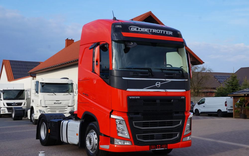 Volvo FH 4 EURO 6 GLOBETROTTER NISKI PRZEBIEG PEŁEN SERWIS - Тягач: фото 3 Volvo FH 4 EURO 6 GLOBETROTTER NISKI PRZEBIEG PEŁEN SERWIS - Тягач: фото 3