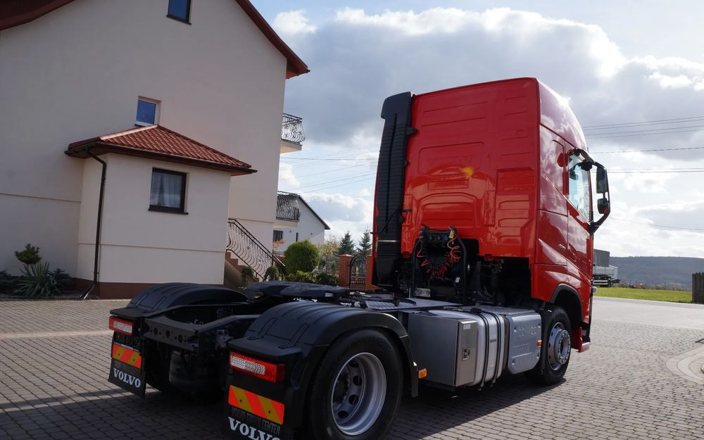 Volvo FH 4 EURO 6 GLOBETROTTER NISKI PRZEBIEG ZŁOTY KONTRAKT - Тягач: фото 3 Volvo FH 4 EURO 6 GLOBETROTTER NISKI PRZEBIEG ZŁOTY KONTRAKT - Тягач: фото 3