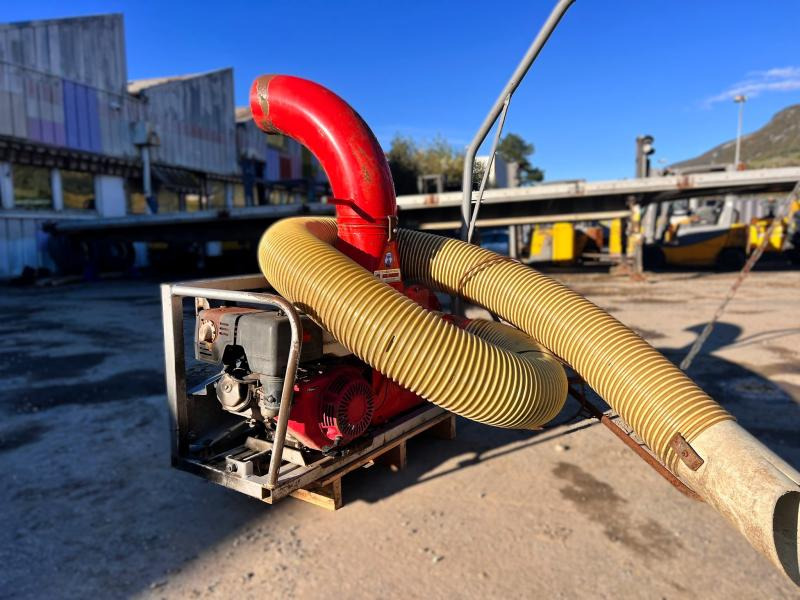 ASPIRATEUR A FEUILLE MOTORISÉ SUR BERCE (NET TVA) - Промышленный пылесос: фото 4 ASPIRATEUR A FEUILLE MOTORISÉ SUR BERCE (NET TVA) - Промышленный пылесос: фото 4