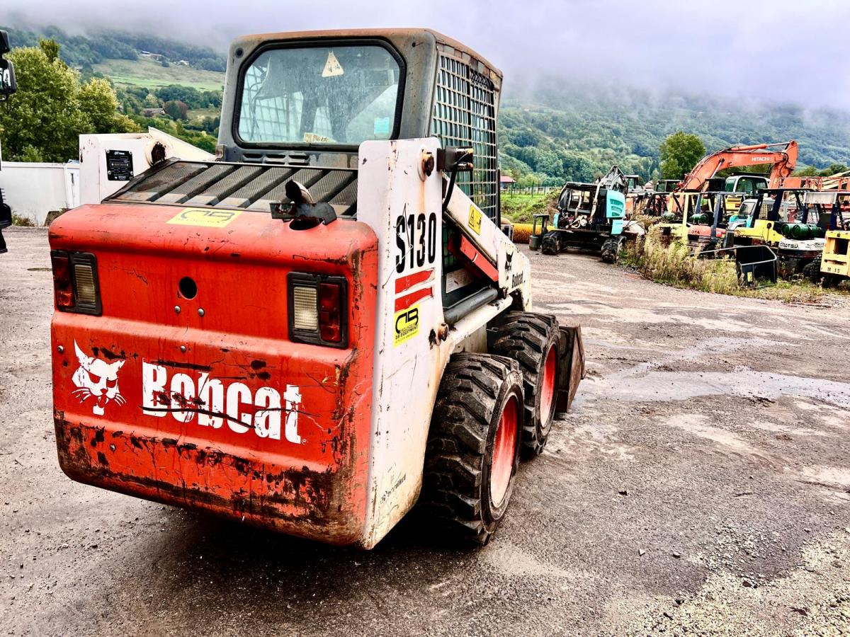 Bobcat S130 Chargeuse Compact - Мини-погрузчик с бортовым поворотом: фото 4 Bobcat S130 Chargeuse Compact - Мини-погрузчик с бортовым поворотом: фото 4