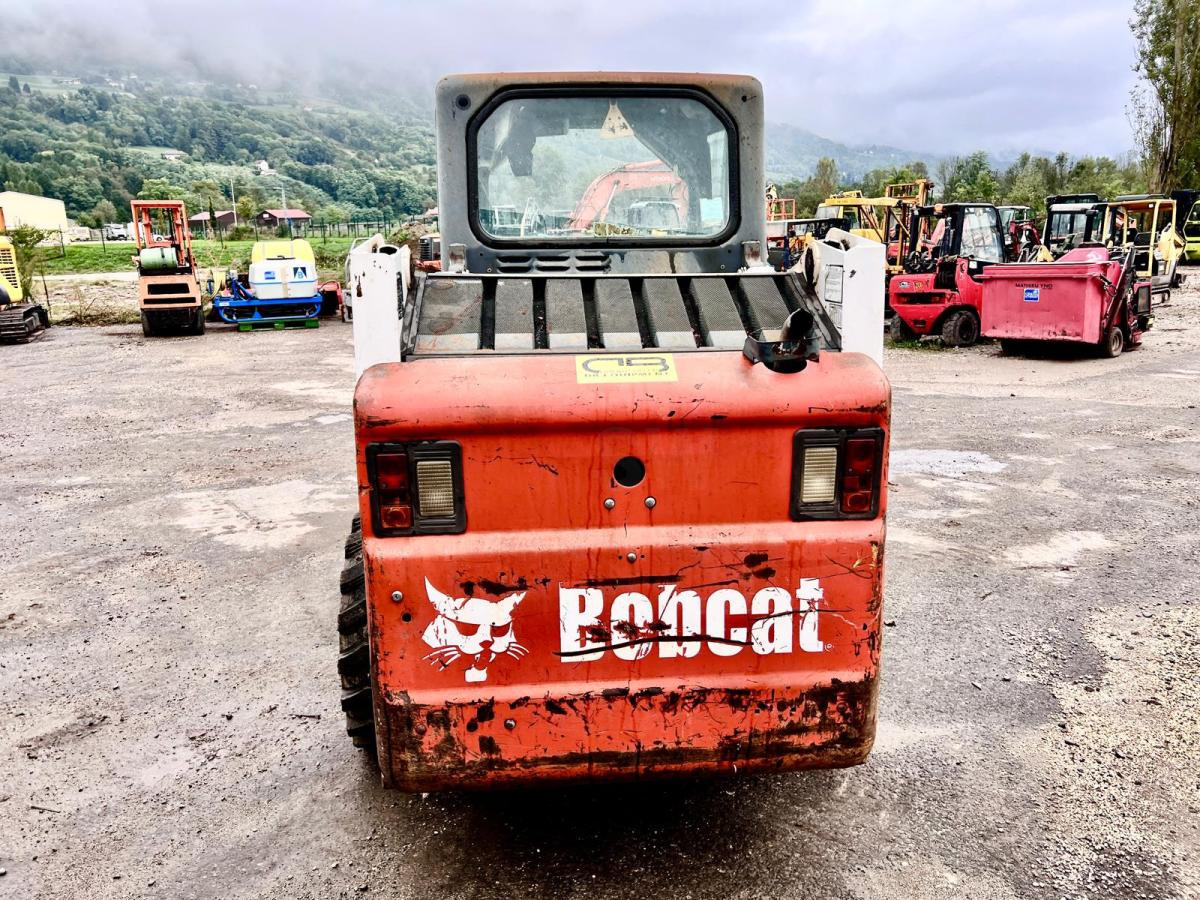 Bobcat S130 Chargeuse Compact - Мини-погрузчик с бортовым поворотом: фото 5 Bobcat S130 Chargeuse Compact - Мини-погрузчик с бортовым поворотом: фото 5