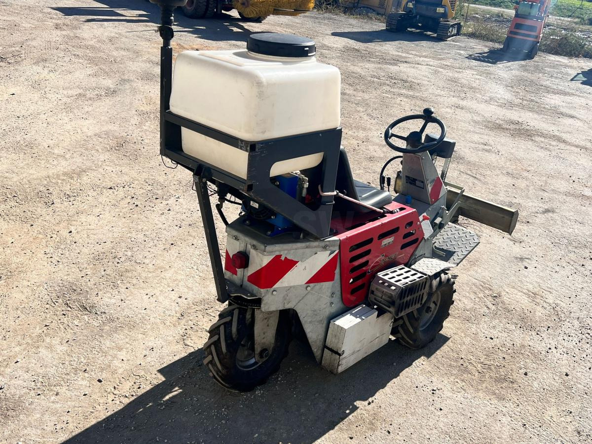 Cochet Balayeuse de désherbage automotrice Gecko (NET DE TVA) - Промышленная подметальная машина: фото 4 Cochet Balayeuse de désherbage automotrice Gecko (NET DE TVA) - Промышленная подметальная машина: фото 4