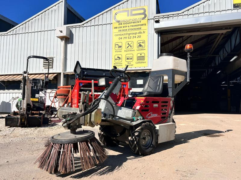 Cochet Balayeuse de désherbage automotrice Gecko (NET DE TVA) - Промышленная подметальная машина: фото 1 Cochet Balayeuse de désherbage automotrice Gecko (NET DE TVA) - Промышленная подметальная машина: фото 1