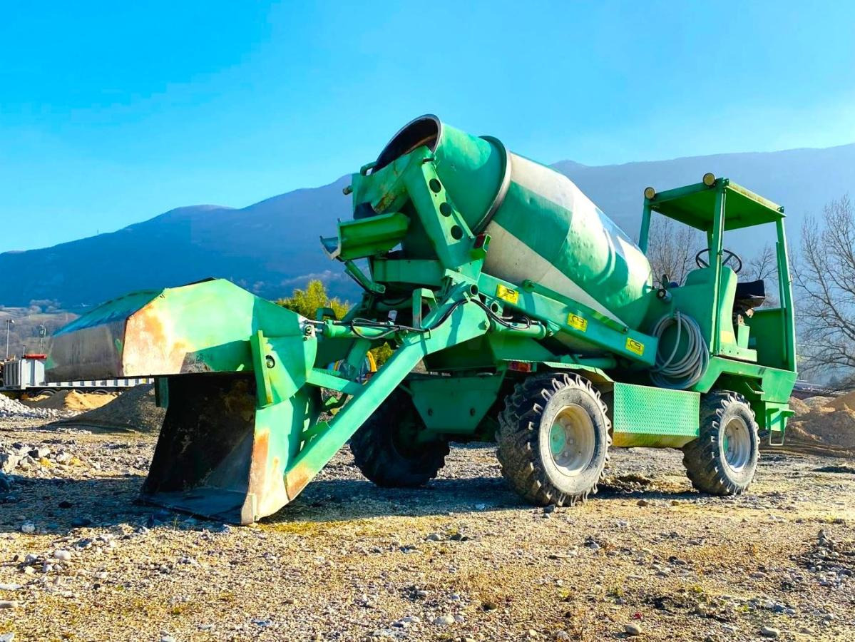 MERLO Auto bétonnière DBM 2500 - Бетономешалка: фото 1 MERLO Auto bétonnière DBM 2500 - Бетономешалка: фото 1