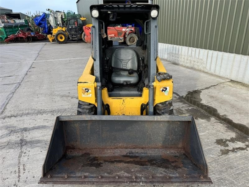 Gehl Gehl R135 Skid Steer - Мини-погрузчик с бортовым поворотом: фото 5 Gehl Gehl R135 Skid Steer - Мини-погрузчик с бортовым поворотом: фото 5