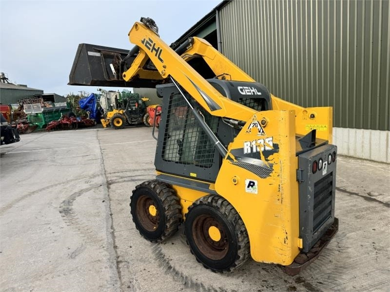 Gehl Gehl R135 Skid Steer - Мини-погрузчик с бортовым поворотом: фото 2 Gehl Gehl R135 Skid Steer - Мини-погрузчик с бортовым поворотом: фото 2