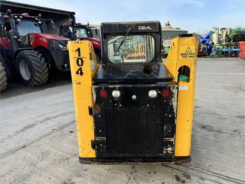 Gehl Gehl R165 Skid Steer - Мини-погрузчик с бортовым поворотом: фото 3 Gehl Gehl R165 Skid Steer - Мини-погрузчик с бортовым поворотом: фото 3