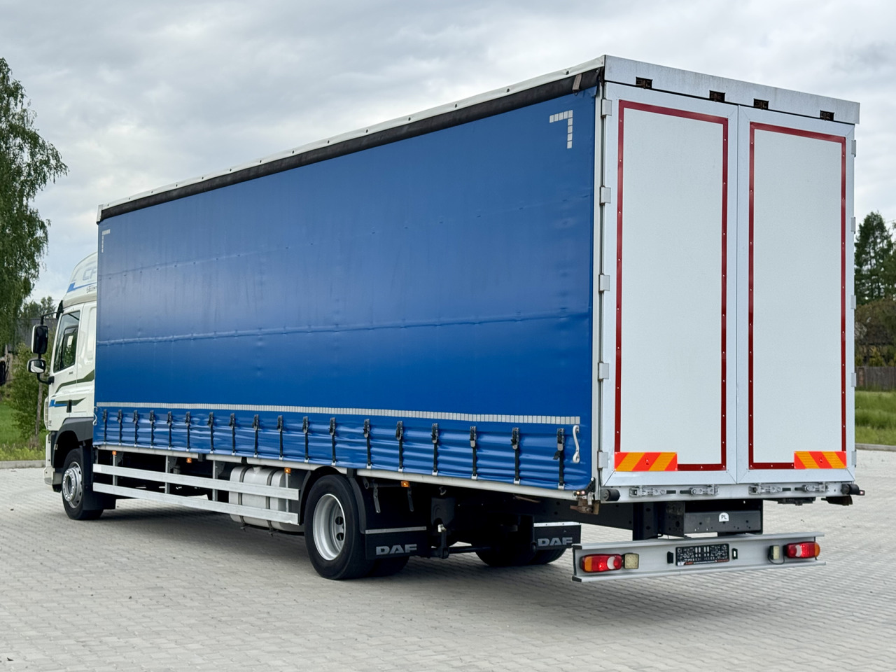 DAF CF 320 / FIRANKA / 24 EUROPALETY / SYPIALKA / AUTOMAT / KLIMA POSTOJOWA / 2017 ROK - Тентованный грузовик: фото 4 DAF CF 320 / FIRANKA / 24 EUROPALETY / SYPIALKA / AUTOMAT / KLIMA POSTOJOWA / 2017 ROK - Тентованный грузовик: фото 4