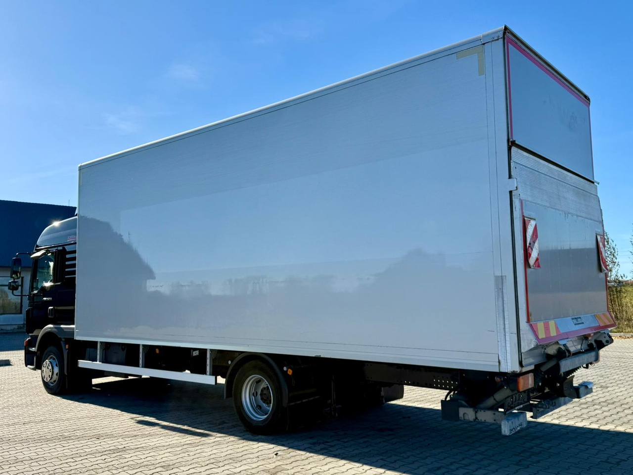 MAN TGM 12.290 / TGL / KONTENER / WINDA / 18 EUROPALET / SYPIALKA / - Грузовик с закрытым кузовом: фото 5 MAN TGM 12.290 / TGL / KONTENER / WINDA / 18 EUROPALET / SYPIALKA / - Грузовик с закрытым кузовом: фото 5