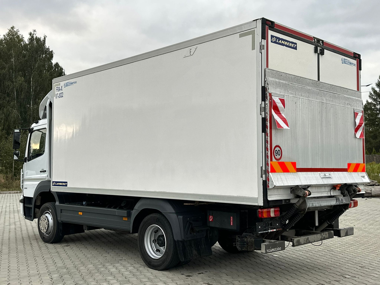 MERCEDES-BENZ ATEGO 1218 / CHŁODNIA / WINDA / 12 PALET / 5.10 M DŁUGOŚCI / AUTOMAT / LAMBERET / 5090 KG ŁADOWNOŚCI - Рефрижератор: фото 3 MERCEDES-BENZ ATEGO 1218 / CHŁODNIA / WINDA / 12 PALET / 5.10 M DŁUGOŚCI / AUTOMAT / LAMBERET / 5090 KG ŁADOWNOŚCI - Рефрижератор: фото 3
