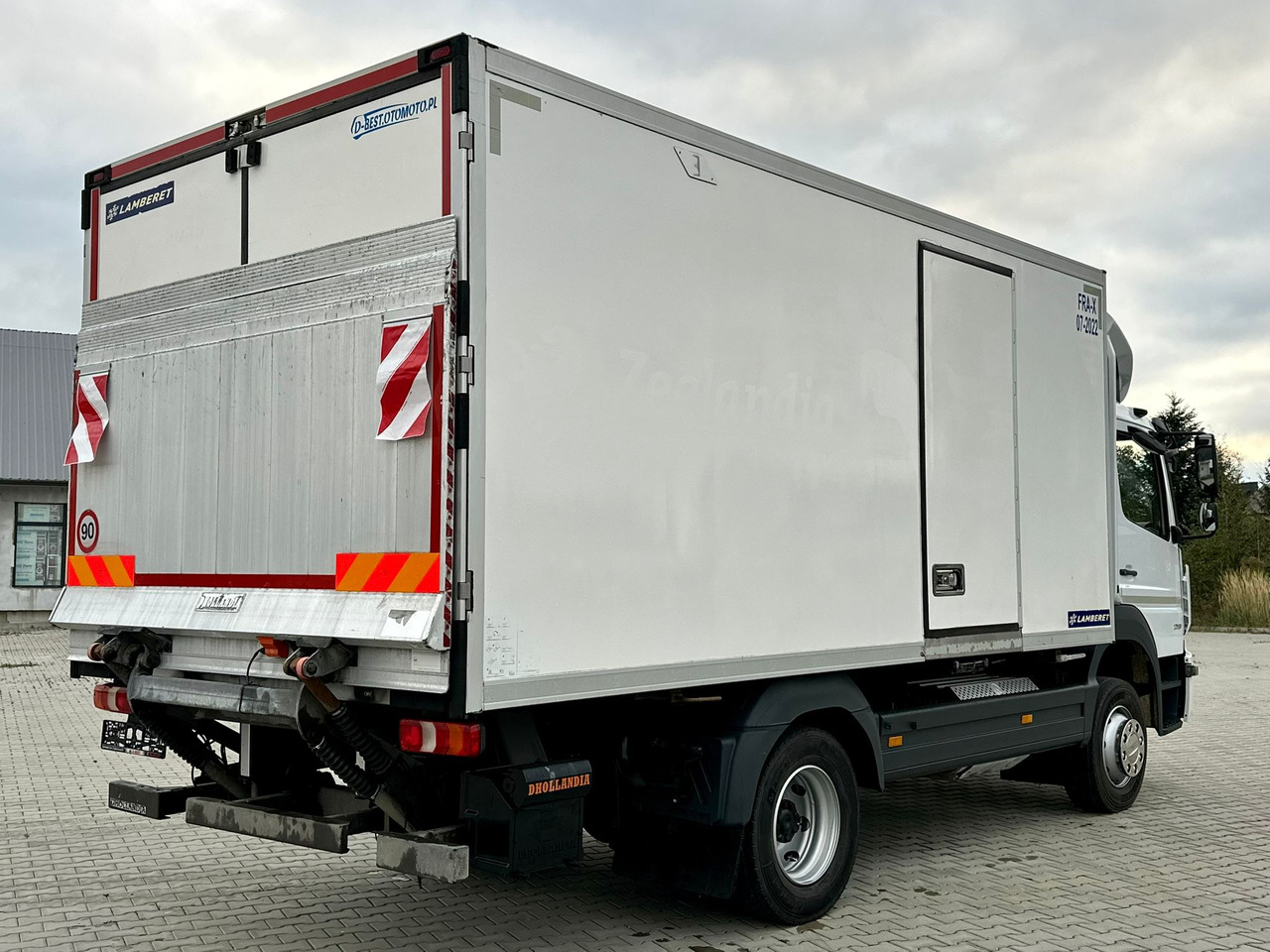 MERCEDES-BENZ ATEGO 1218 / CHŁODNIA / WINDA / 12 PALET / 5.10 M DŁUGOŚCI / AUTOMAT / LAMBERET / 5090 KG ŁADOWNOŚCI - Рефрижератор: фото 4 MERCEDES-BENZ ATEGO 1218 / CHŁODNIA / WINDA / 12 PALET / 5.10 M DŁUGOŚCI / AUTOMAT / LAMBERET / 5090 KG ŁADOWNOŚCI - Рефрижератор: фото 4