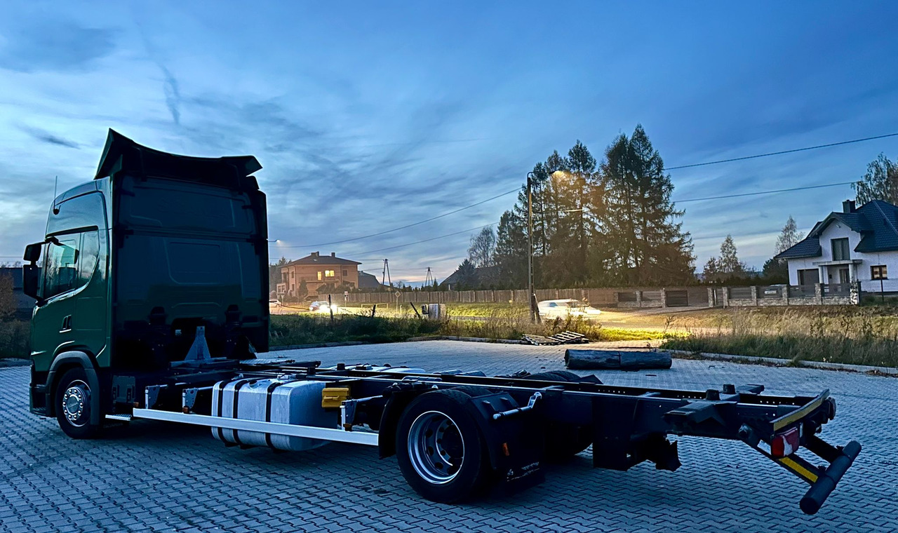 SCANIA G450 / RAMA DO ZABUDOWY / ROZSTAW 5.75 / AUTOMAT / SYPIALKA - Грузовик-шасси: фото 3 SCANIA G450 / RAMA DO ZABUDOWY / ROZSTAW 5.75 / AUTOMAT / SYPIALKA - Грузовик-шасси: фото 3