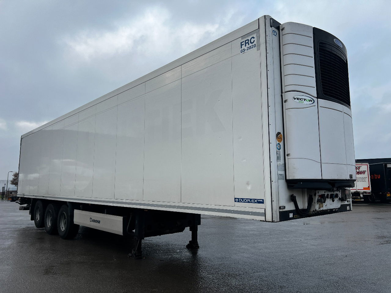 Krone SD met Carrier Vector 1550 en dhollandia laadklep - Полуприцеп-рефрижератор: фото 2 Krone SD met Carrier Vector 1550 en dhollandia laadklep - Полуприцеп-рефрижератор: фото 2