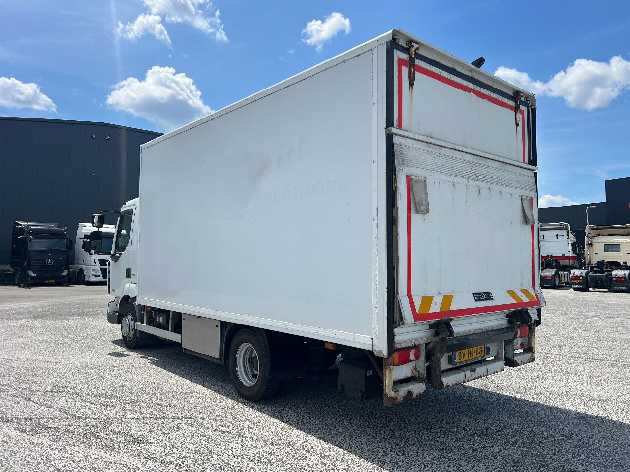 Renault Midliner 160 Manual - Грузовик с закрытым кузовом: фото 4 Renault Midliner 160 Manual - Грузовик с закрытым кузовом: фото 4