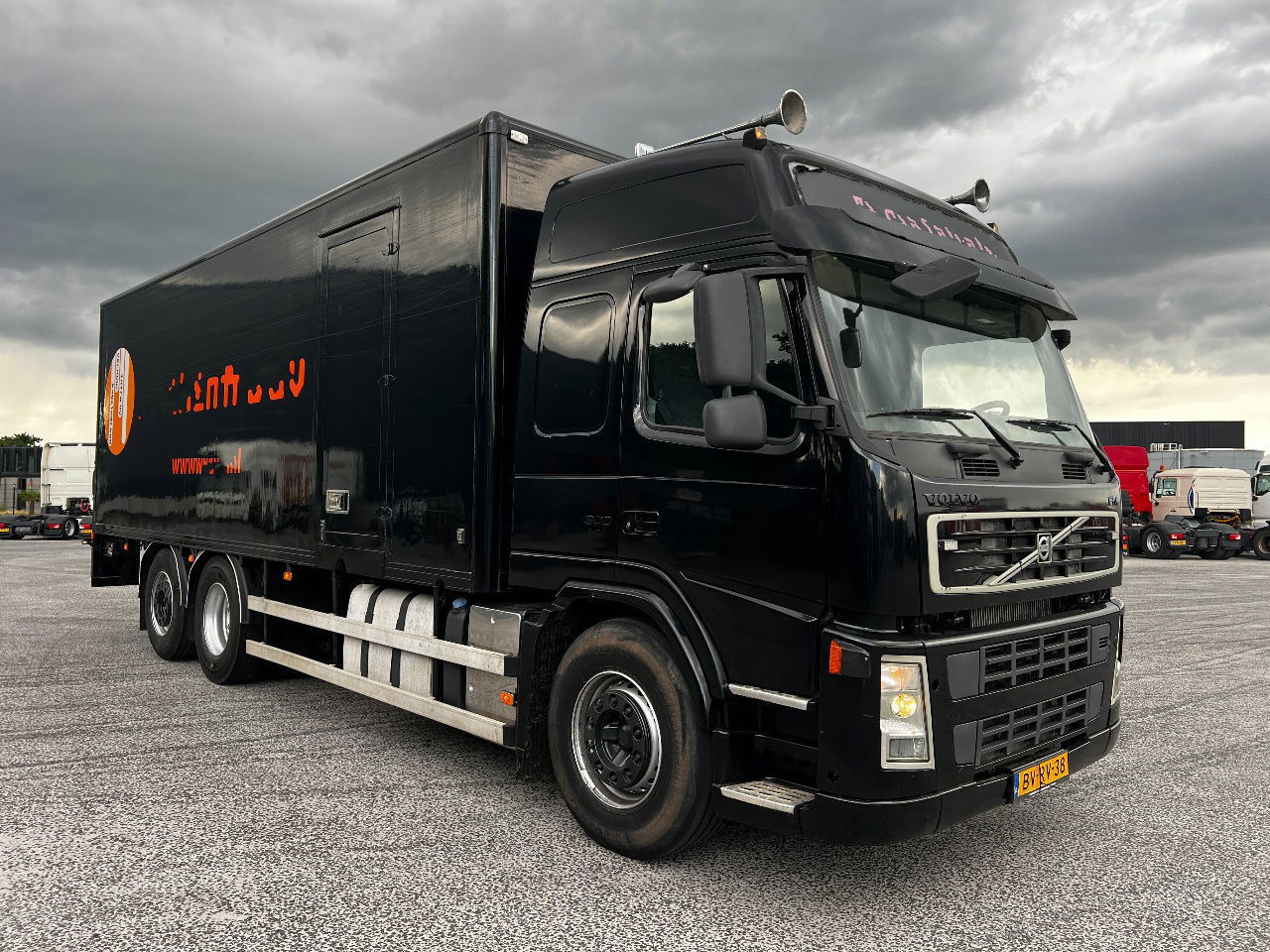 Volvo FM 9.300 Globe 6x2, Euro 5 - Грузовик с закрытым кузовом: фото 2 Volvo FM 9.300 Globe 6x2, Euro 5 - Грузовик с закрытым кузовом: фото 2