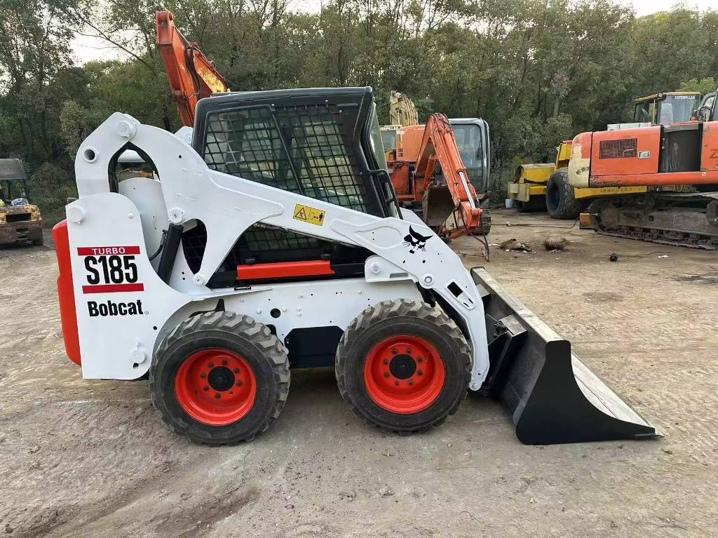 Bobcat S 185 - Мини-погрузчик с бортовым поворотом: фото 1 Bobcat S 185 - Мини-погрузчик с бортовым поворотом: фото 1