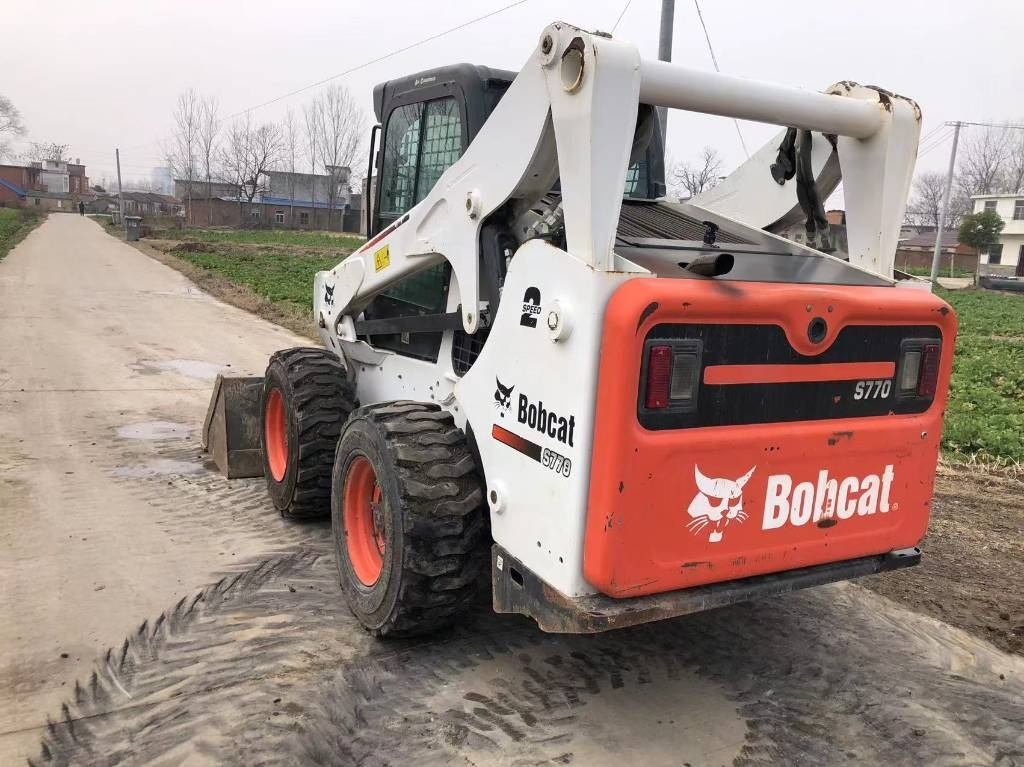 Bobcat T 770 - Мини-погрузчик с бортовым поворотом: фото 2 Bobcat T 770 - Мини-погрузчик с бортовым поворотом: фото 2