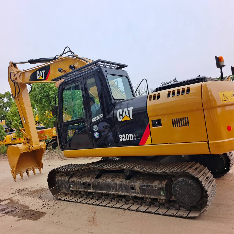 CAT 320 D2L - Гусеничный экскаватор: фото 2 CAT 320 D2L - Гусеничный экскаватор: фото 2